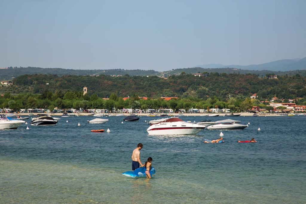 Camping La Rocca Манерба-дель-Гарда Екстер'єр фото