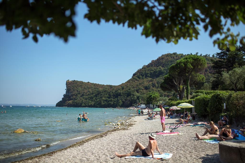 Camping La Rocca Манерба-дель-Гарда Екстер'єр фото