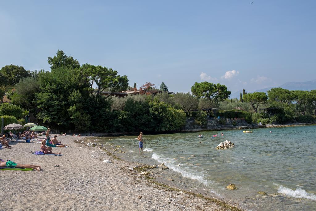 Camping La Rocca Манерба-дель-Гарда Екстер'єр фото