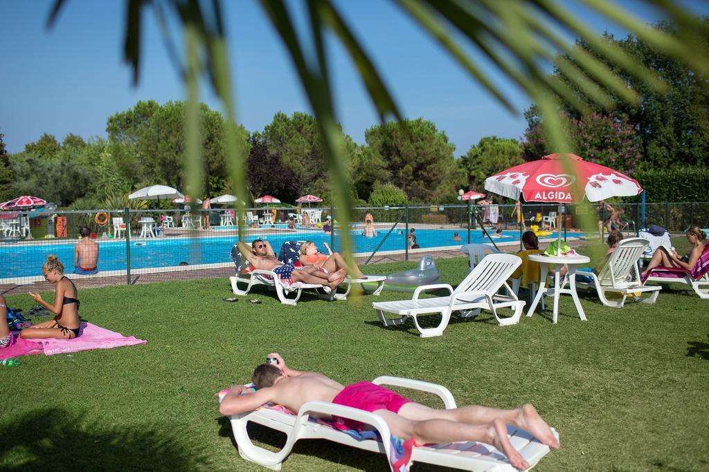 Camping La Rocca Манерба-дель-Гарда Екстер'єр фото