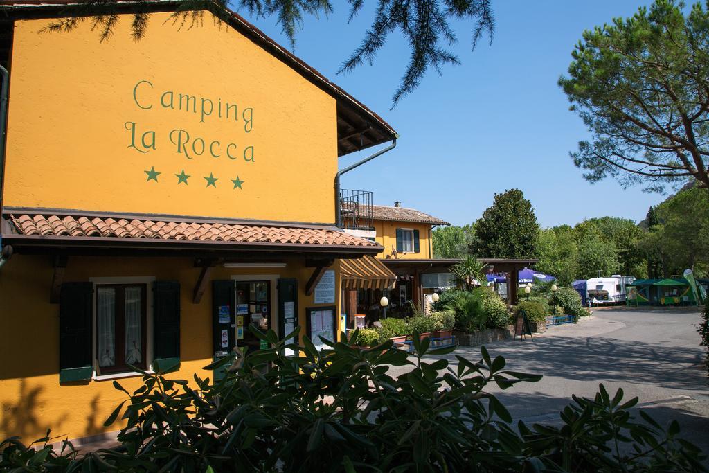 Camping La Rocca Манерба-дель-Гарда Екстер'єр фото