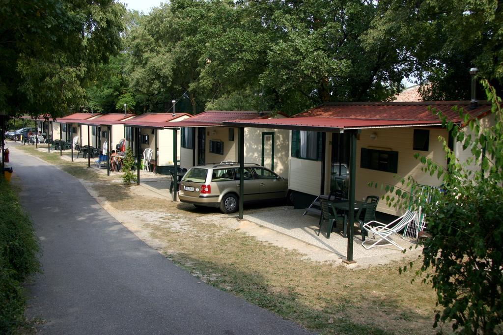 Camping La Rocca Манерба-дель-Гарда Екстер'єр фото