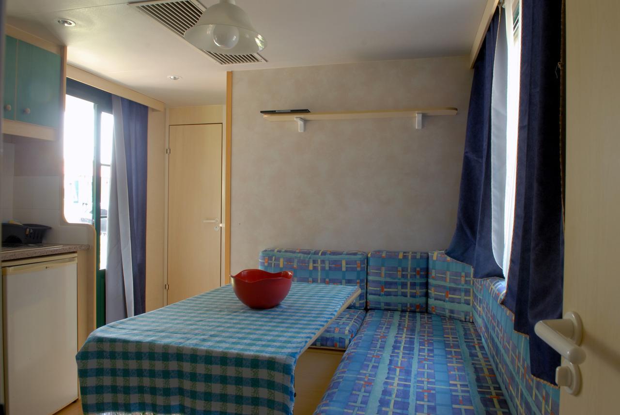 Camping La Rocca Манерба-дель-Гарда Екстер'єр фото